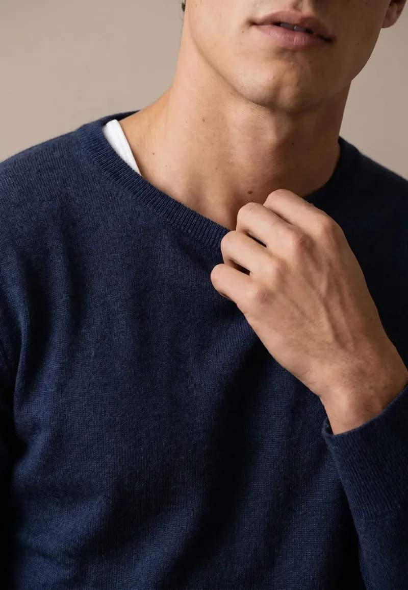Fynch-Hatton Merino/Cashmere Round Neck Jumper in Ink Blue-3