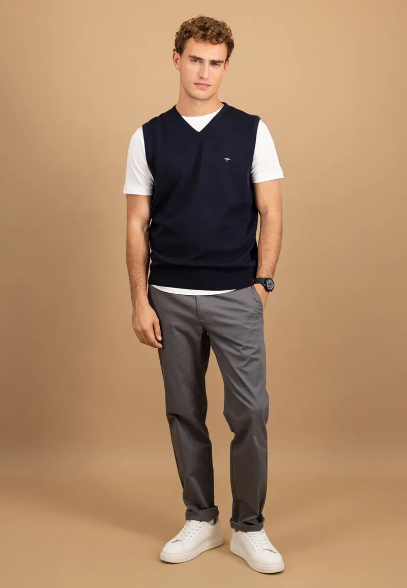 Fynch-Hatton Superfine Cotton V-Neck Slipover in Navy-2