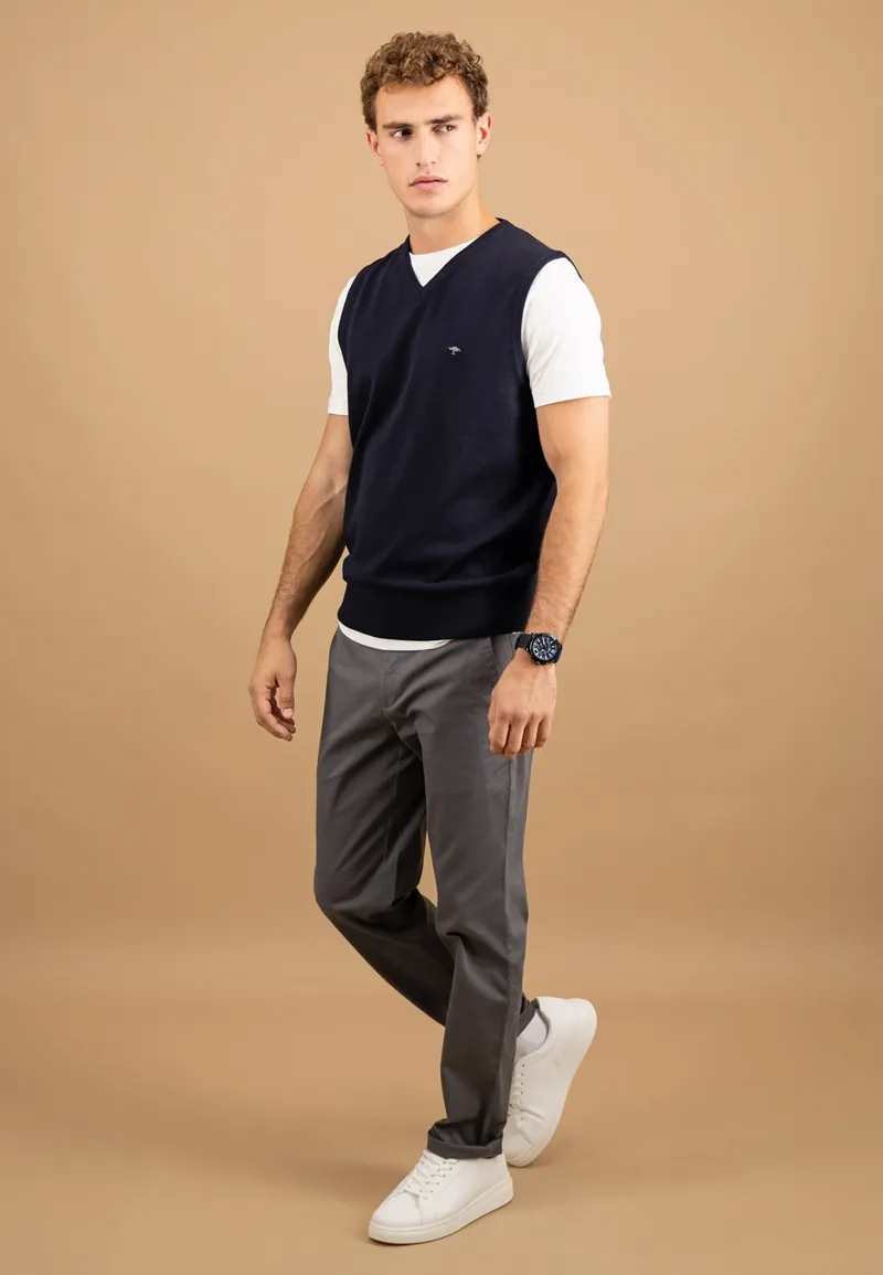Fynch-Hatton Superfine Cotton V-Neck Slipover in Navy-4