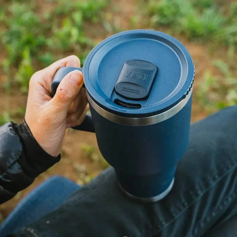 Yeti Rambler 2.0 20oz Travel Mug in Black-6