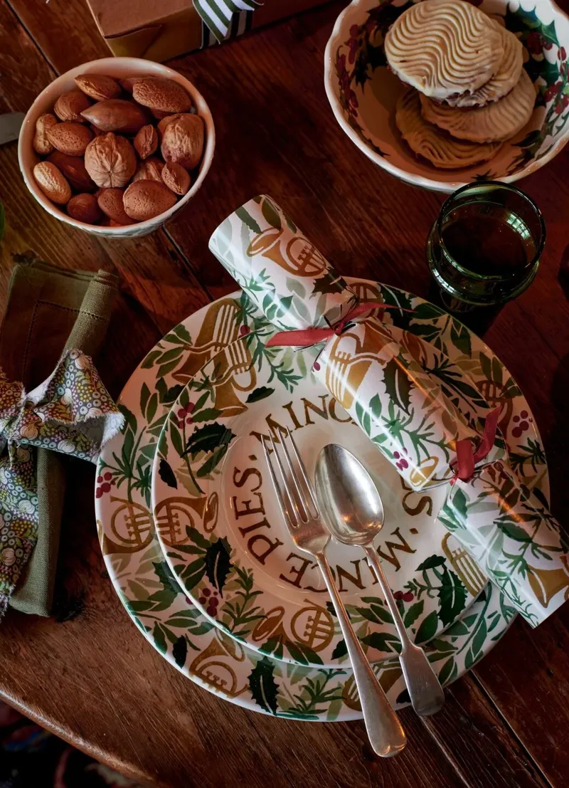 Emma Bridgewater Bring In The Green Mince Pies Medium Dinner Plate 8.5 Inch-2