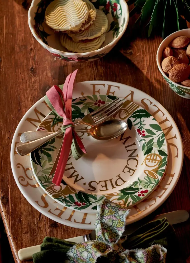 Emma Bridgewater Bring In The Green Mince Pies Medium Dinner Plate 8.5 Inch-3