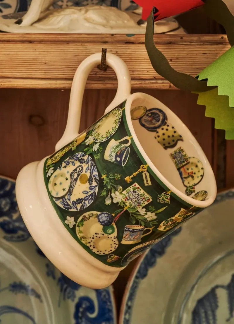 Emma Bridgewater Green Christmas Dresser 1/2 Pint Mug-4