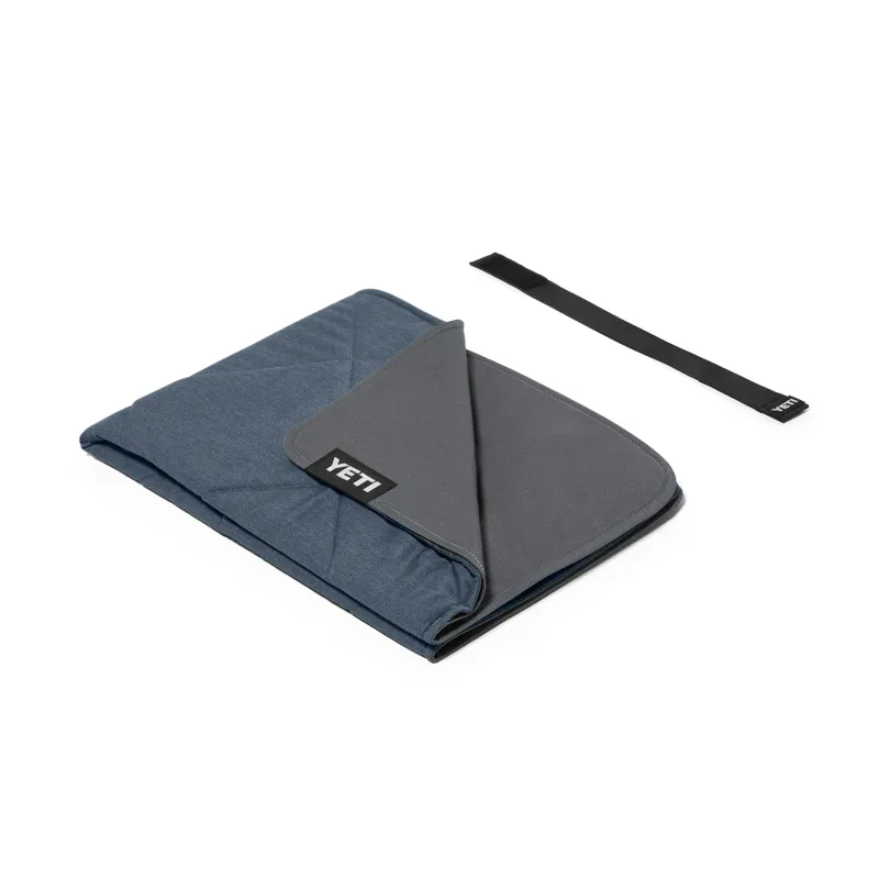 Yeti Lowlands Small Blanket in Navy-2
