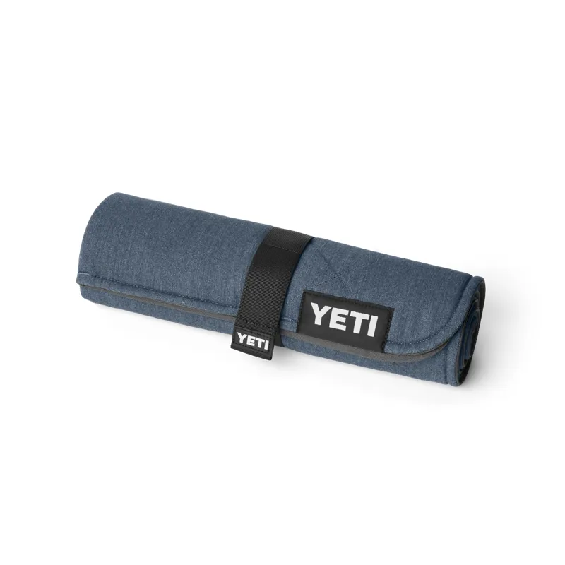 Yeti Lowlands Small Blanket in Navy-3