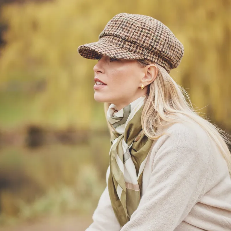 Hicks and Brown Higham Tweed Baker Boy Cap in Moss-1