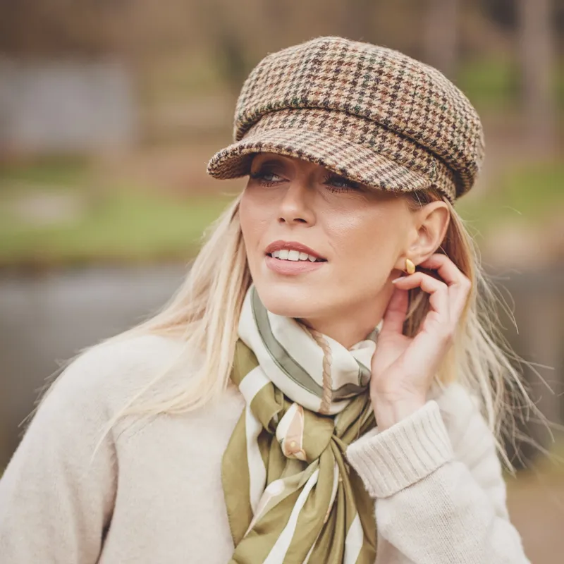 Hicks and Brown Higham Tweed Baker Boy Cap in Moss-2