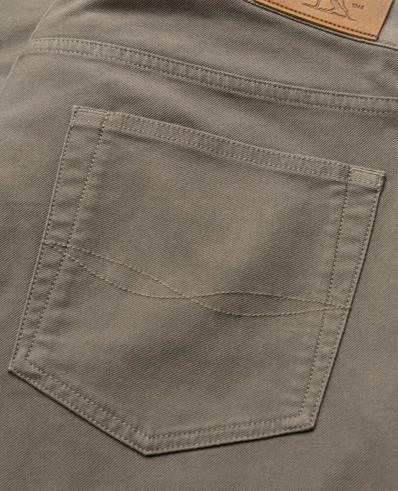 Rodd and Gunn Motion 2 Straight Jean in Pebble-3