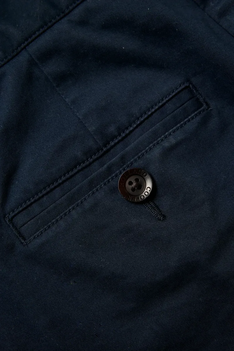 Holland Cooper Classic Chino Short in Ink Navy-7