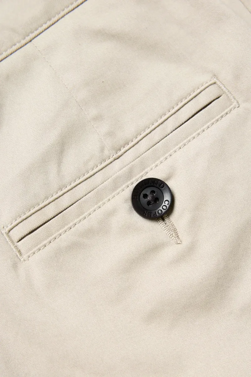 Holland Cooper Classic Chino Short in Light Stone-7