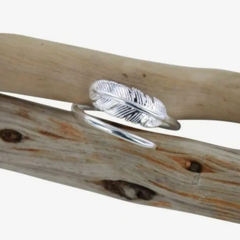 Reeves and Reeves Adjustable Feather Ring in Silver